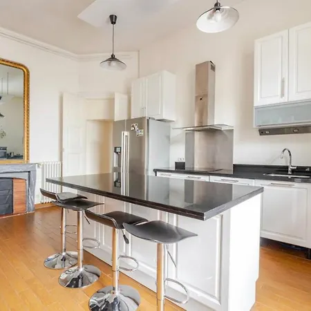 !!!! Only Airbnb !!!!! Private In Center - Shared