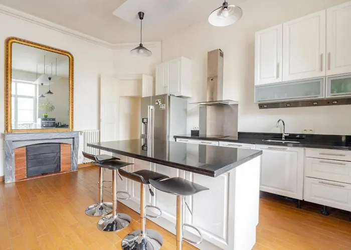 !!!! Only Airbnb !!!!! Private In Center - Shared